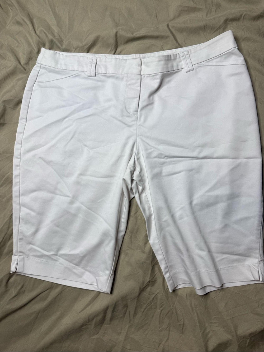 Ricki's White Women's Bermuda Shorts Size 14